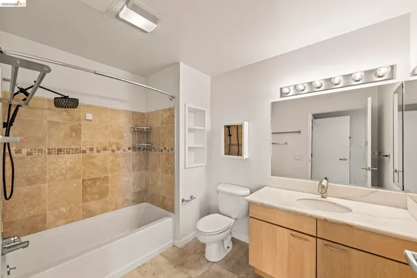 $3,000 | 1 Lakeside Drive, Unit 804, Oakland, CA 94612