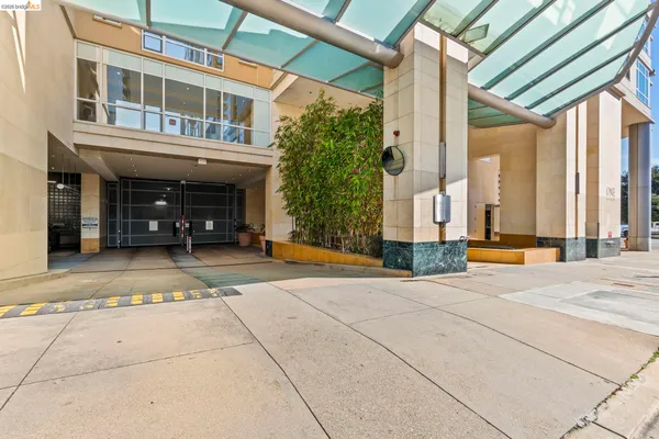 $3,000 | 1 Lakeside Drive, Unit 804, Oakland, CA 94612