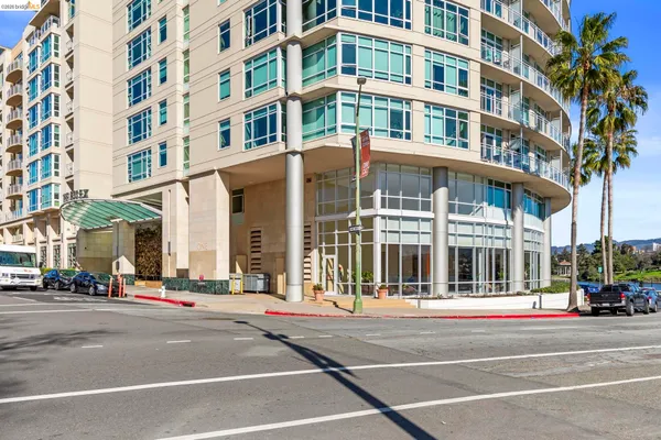 $3,000 | 1 Lakeside Drive, Unit 804, Oakland, CA 94612