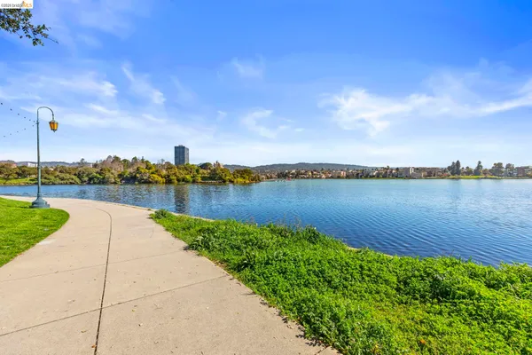 $3,000 | 1 Lakeside Drive, Unit 804, Oakland, CA 94612