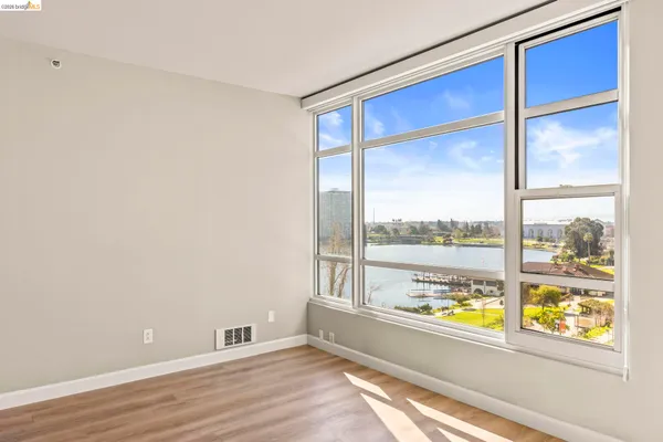 $3,000 | 1 Lakeside Drive, Unit 804, Oakland, CA 94612