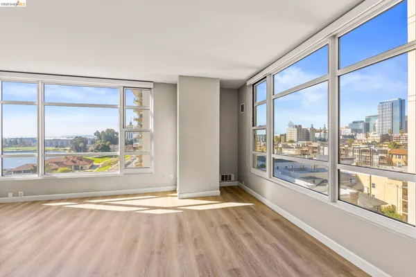 $3,000 | 1 Lakeside Drive, Unit 804, Oakland, CA 94612