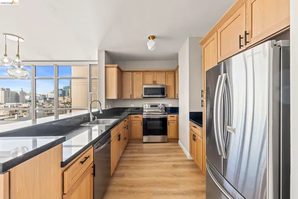 $3,000 | 1 Lakeside Drive, Unit 804, Oakland, CA 94612