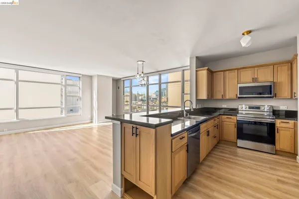 $3,000 | 1 Lakeside Drive, Unit 804, Oakland, CA 94612