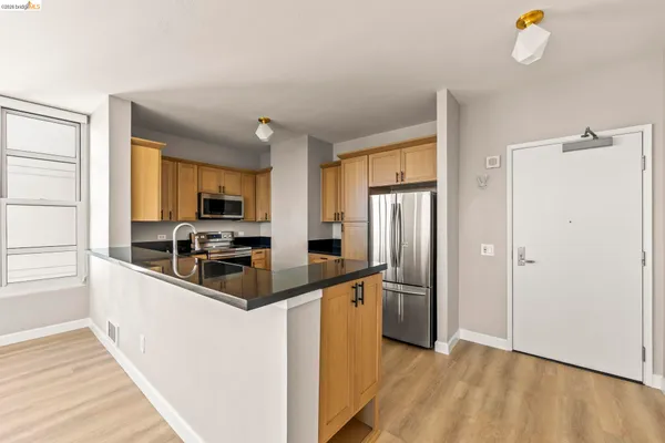 $3,000 | 1 Lakeside Drive, Unit 804, Oakland, CA 94612