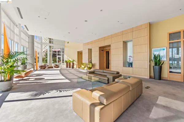 $3,000 | 1 Lakeside Drive, Unit 804, Oakland, CA 94612