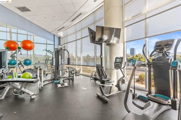 $3,000 | 1 Lakeside Drive, Unit 804, Oakland, CA 94612