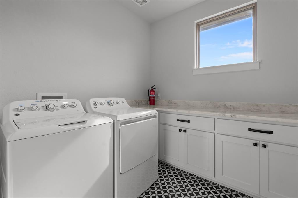 351 Sharla Smelley Road Weatherford, TX 76088 - Photo 18 of 36