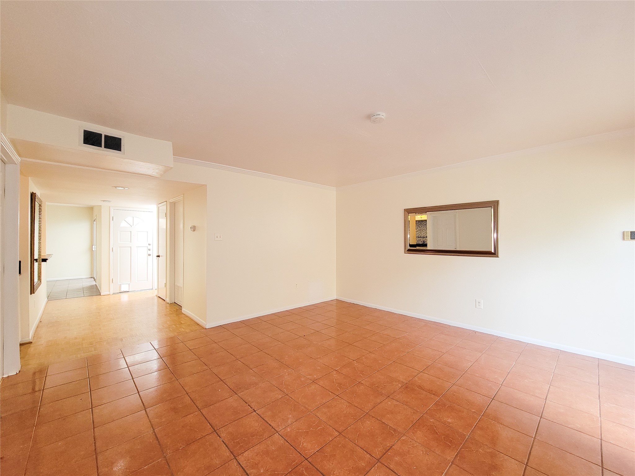 2243 West Alabama Street, Unit B Houston, TX 77098 - Photo 17 of 44 a view of an empty room