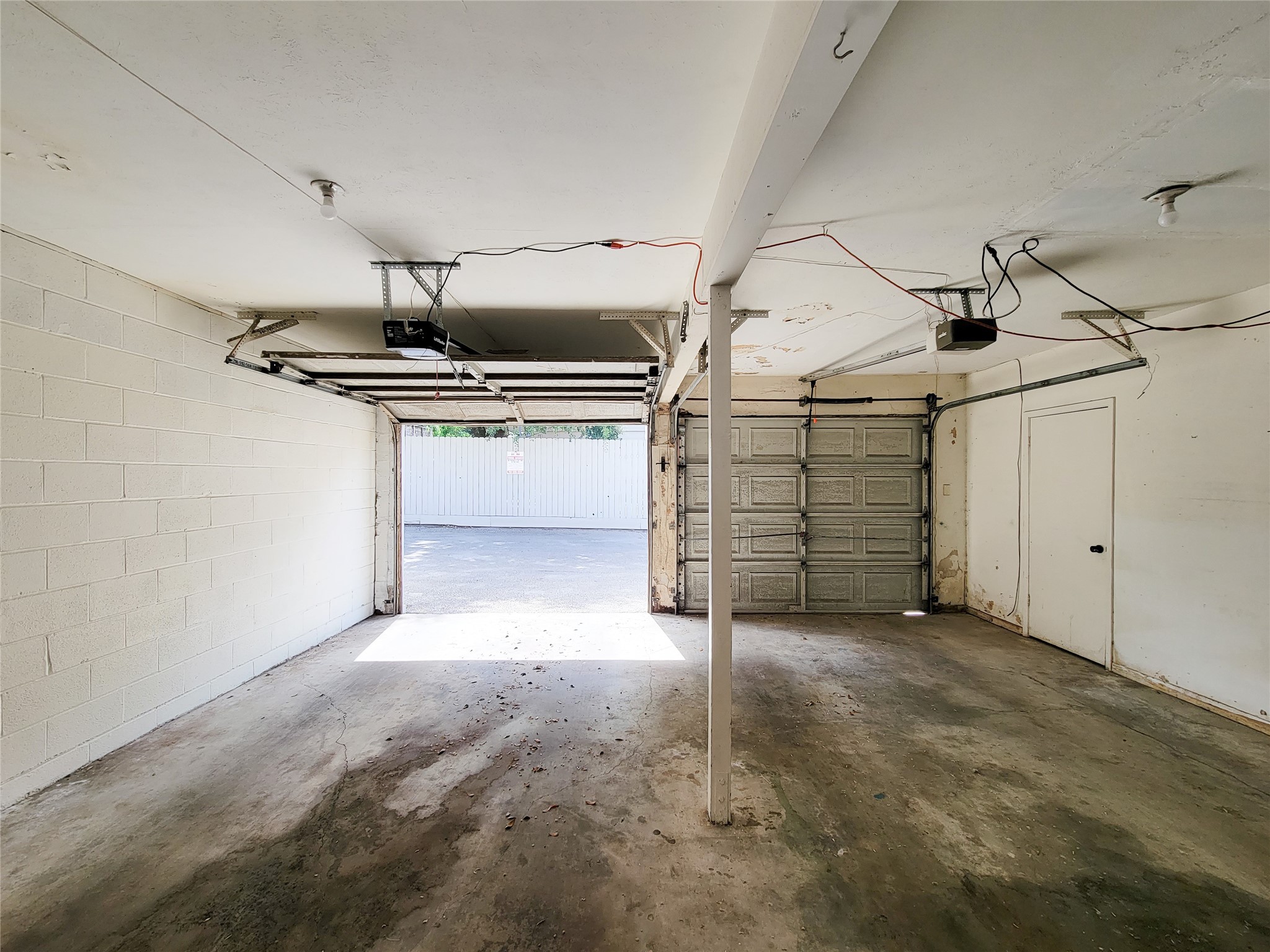 2243 West Alabama Street, Unit B Houston, TX 77098 - Photo 35 of 44 a view of a garage
