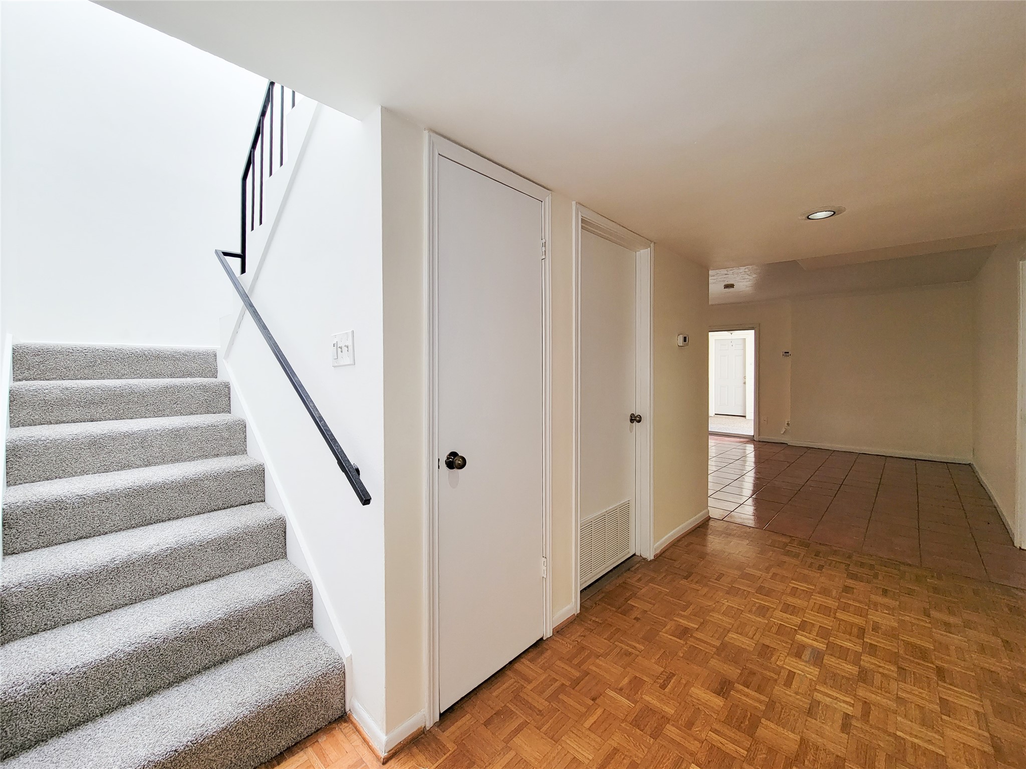2243 West Alabama Street, Unit B Houston, TX 77098 - Photo 5 of 44 a view of entryway