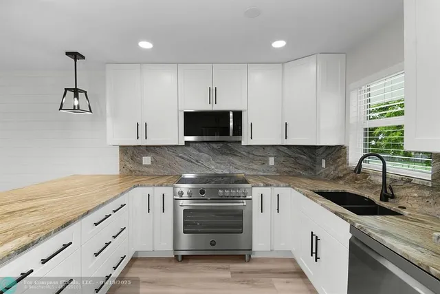 $2,500 | 200 North El Mar Drive, Unit B202, Jensen Beach, FL 34957