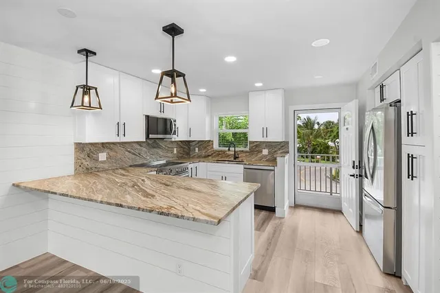 $2,500 | 200 North El Mar Drive, Unit B202, Jensen Beach, FL 34957