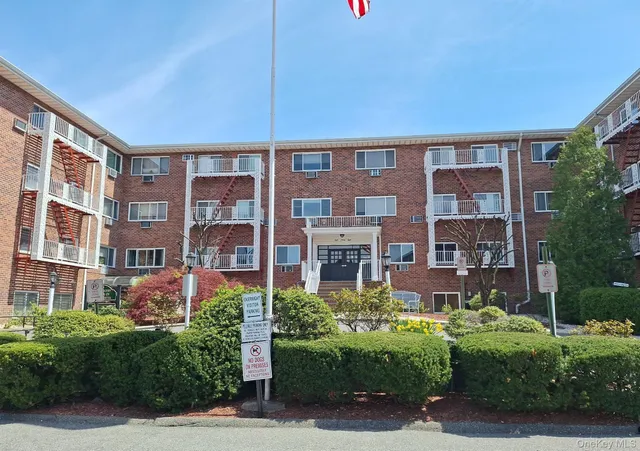 $114,900 | 838 Pelhamdale Avenue, Unit 3R, New Rochelle, NY 10801