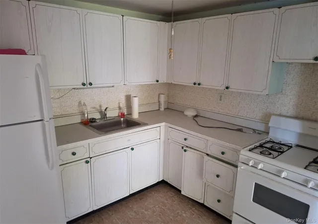 $119,000 | 838 Pelhamdale Avenue, Unit 3R, New Rochelle, NY 10801