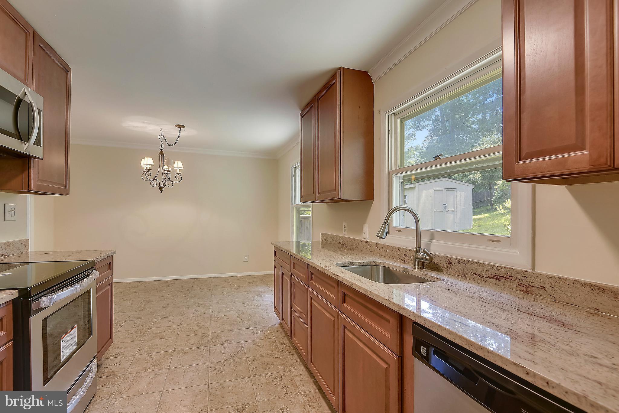 23825 Stringtown Road Clarksburg, MD 20871 - Photo 6 of 29 Beautiful Kitchen
