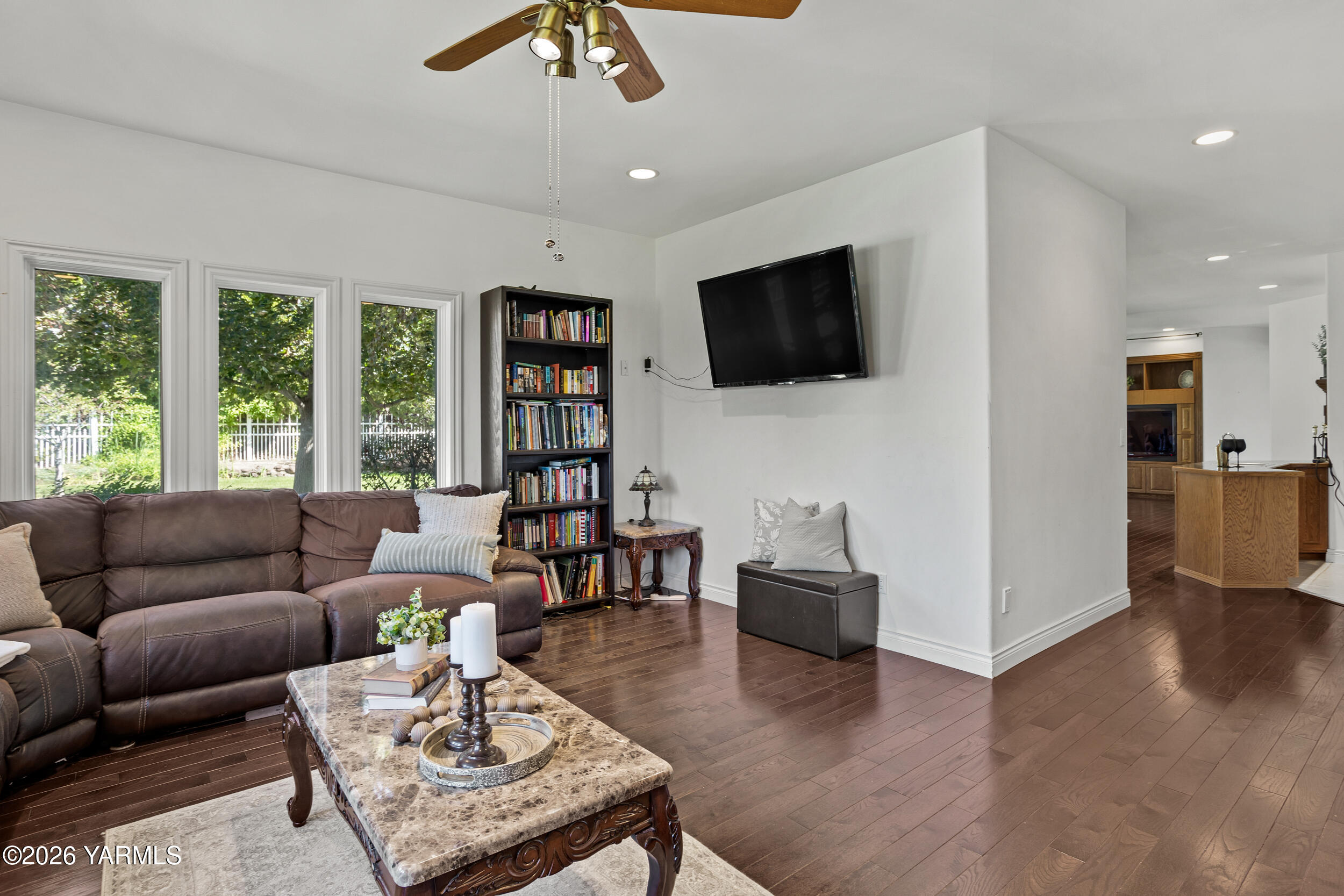 14801 Summitview Ext Road Yakima, WA 98908 - Photo 27 of 80 a living room with furniture and a flat screen tv