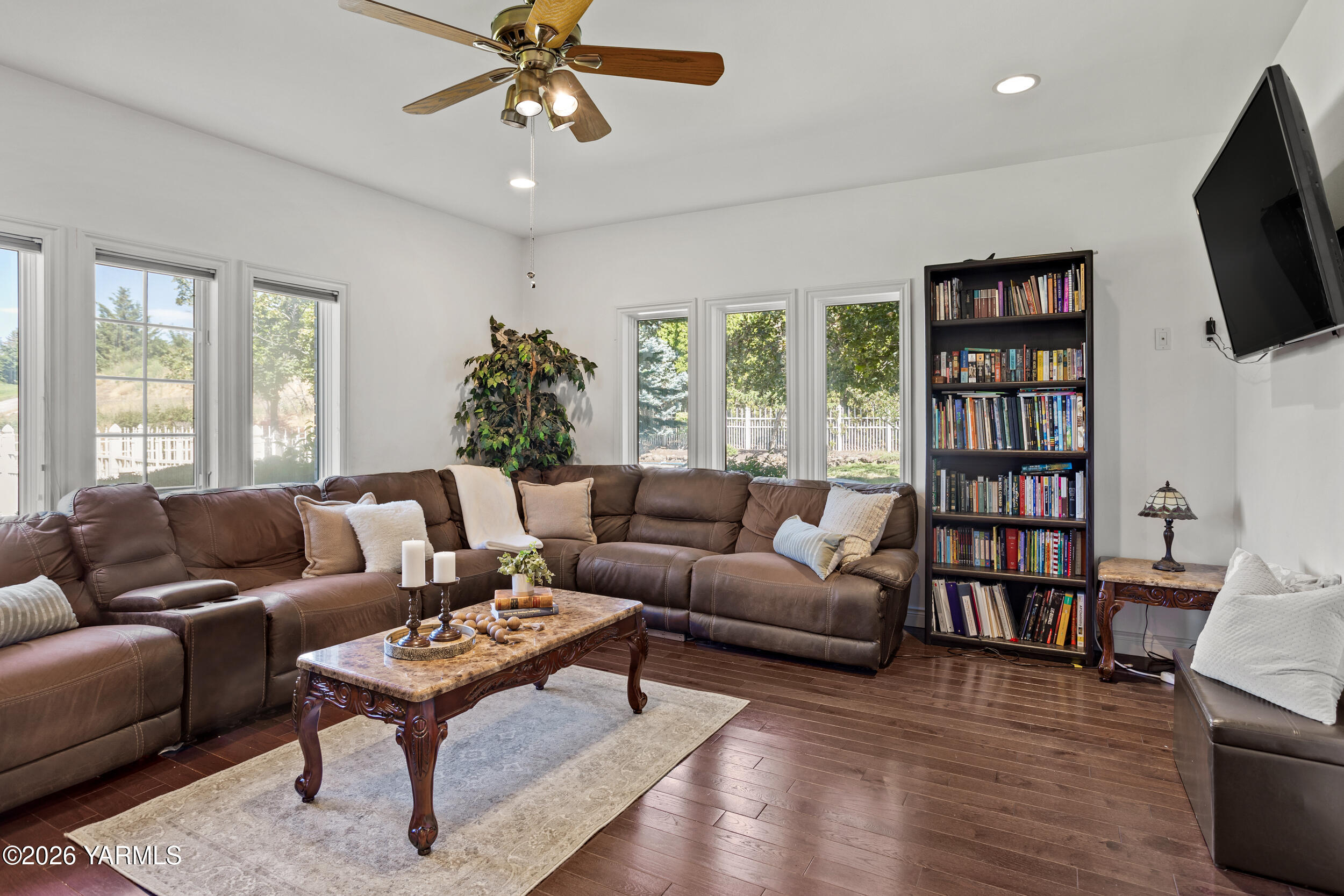 14801 Summitview Ext Road Yakima, WA 98908 - Photo 29 of 80 a living room with furniture and a flat screen tv