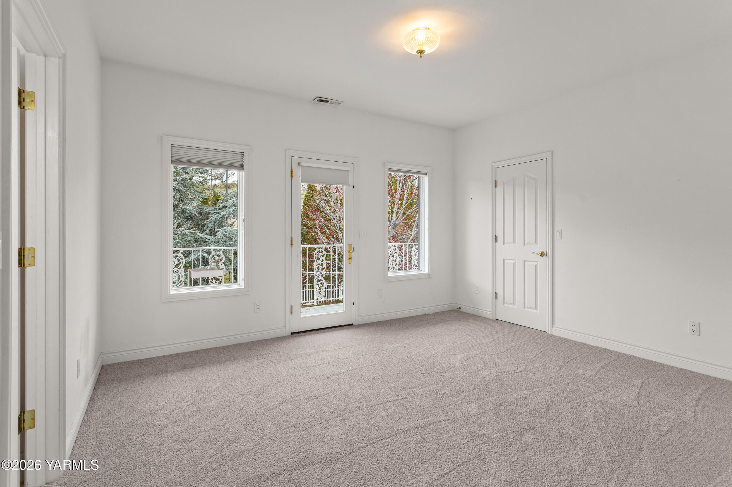 14801 Summitview Ext Road Yakima, WA 98908 - Photo 48 of 80 a view of an empty room with a window