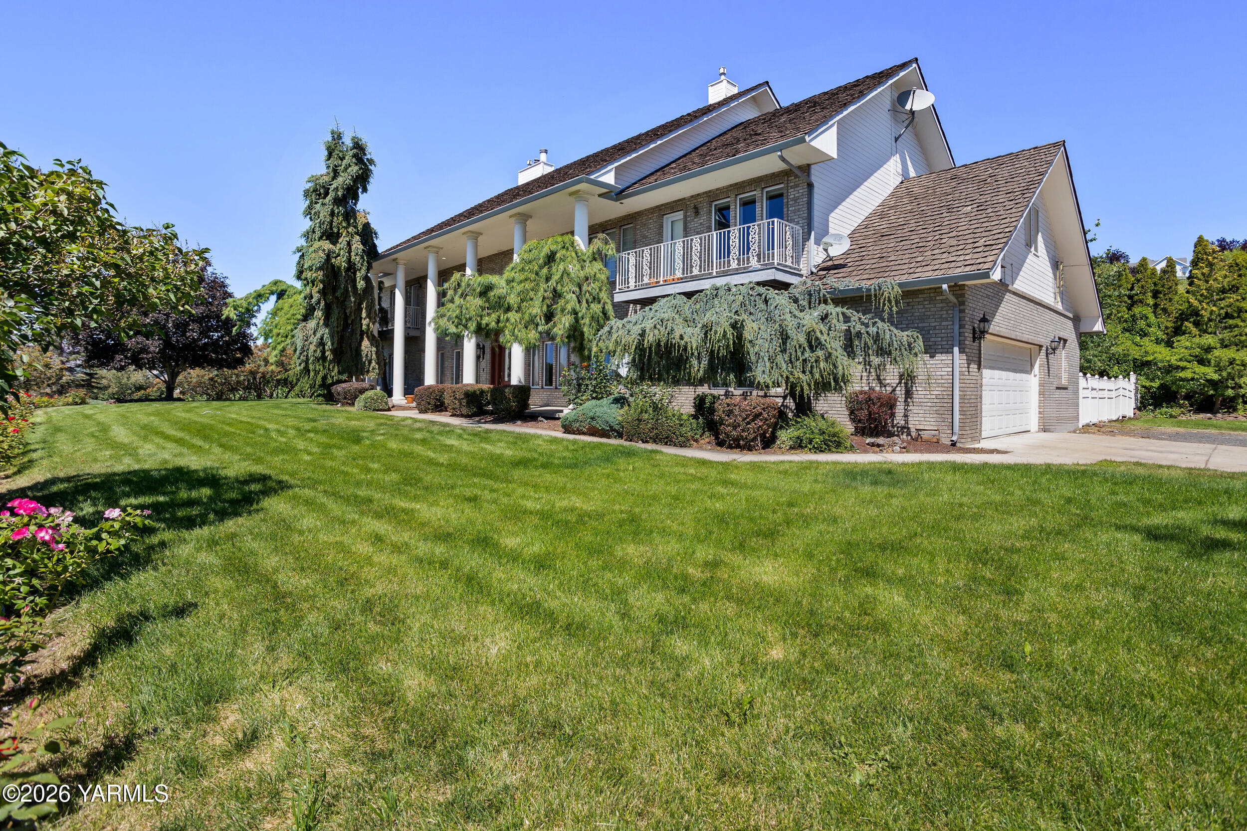 14801 Summitview Ext Road Yakima, WA 98908 - Photo 5 of 80 a view of a house with a yard and potted plants