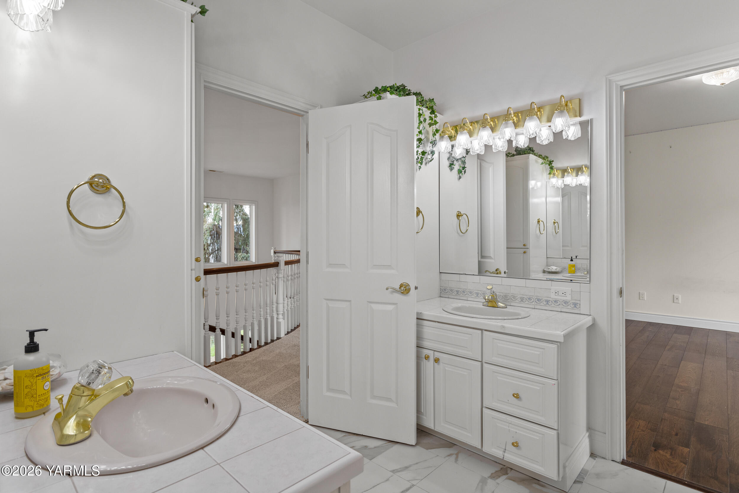 14801 Summitview Ext Road Yakima, WA 98908 - Photo 51 of 80 a bathroom with a double vanity sink and a mirror