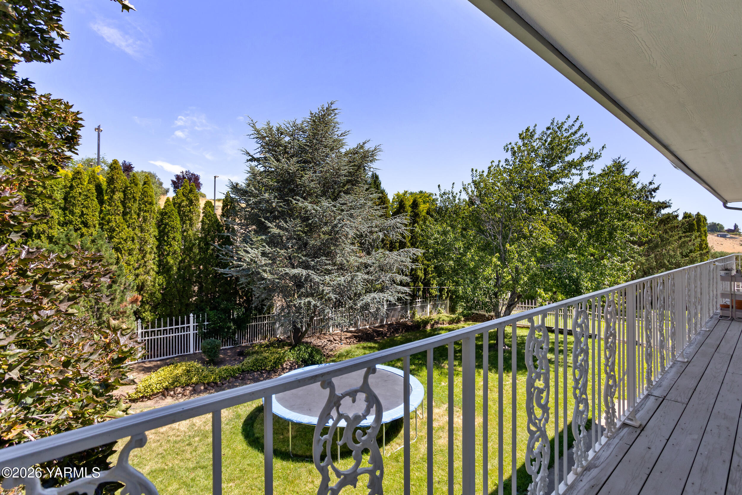 14801 Summitview Ext Road Yakima, WA 98908 - Photo 53 of 80 a view of a balcony with wooden fence and floor