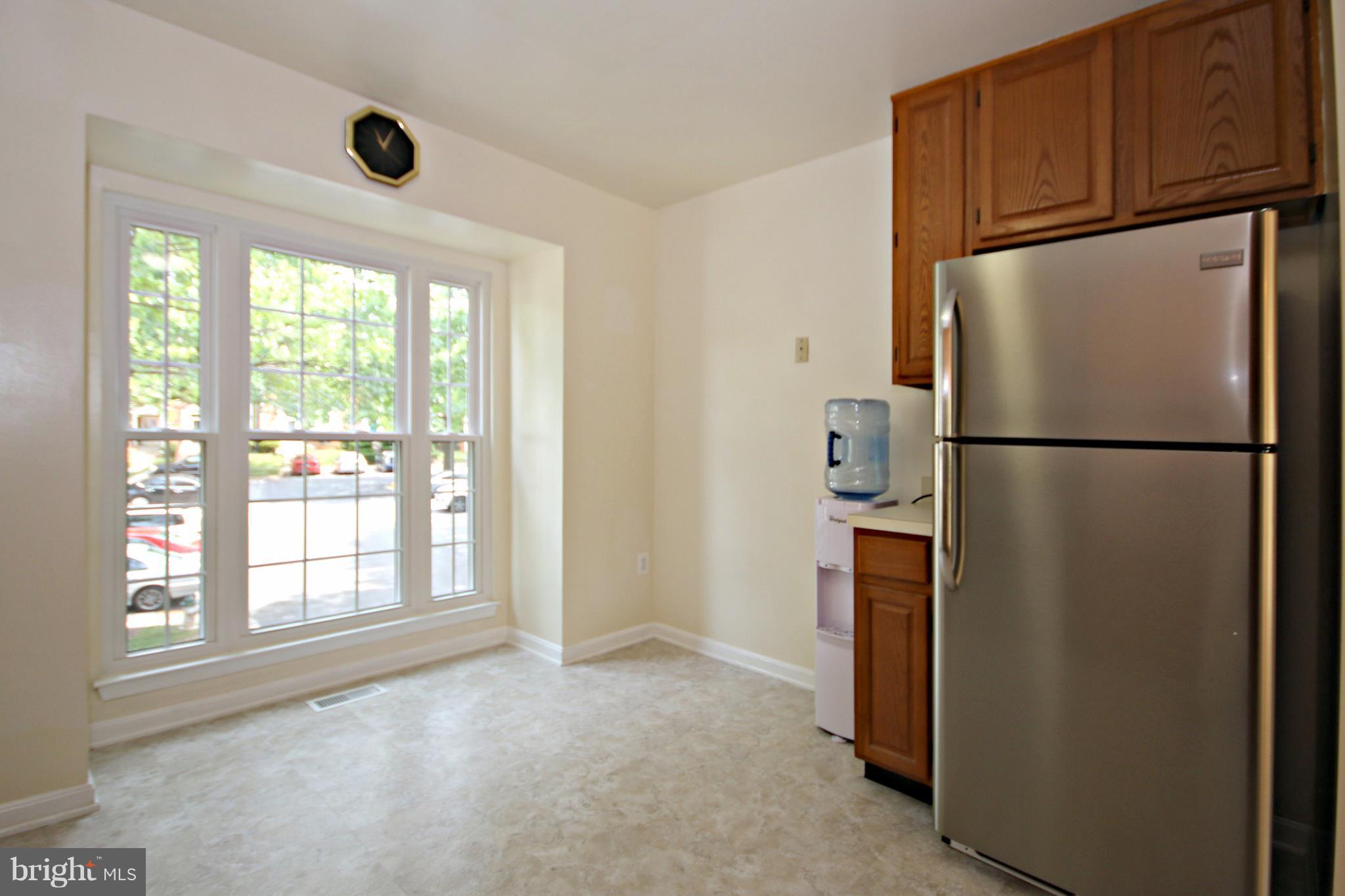 30 Dawn View Court Silver Spring, MD 20904 - Photo 6 of 24 Kitchen Breakfast Area
