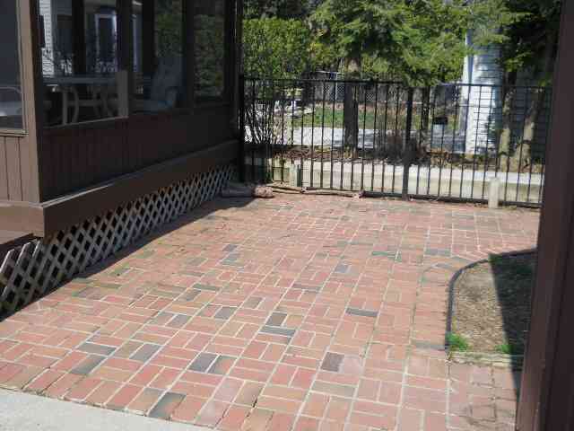 240 Fisher Road Grosse Pointe, MI 48230 - Photo 21 of 23 31095115-20.JPG