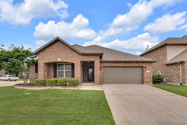 $415,000 | 1428 Mesa Crest Drive, Fort Worth, TX 76052
