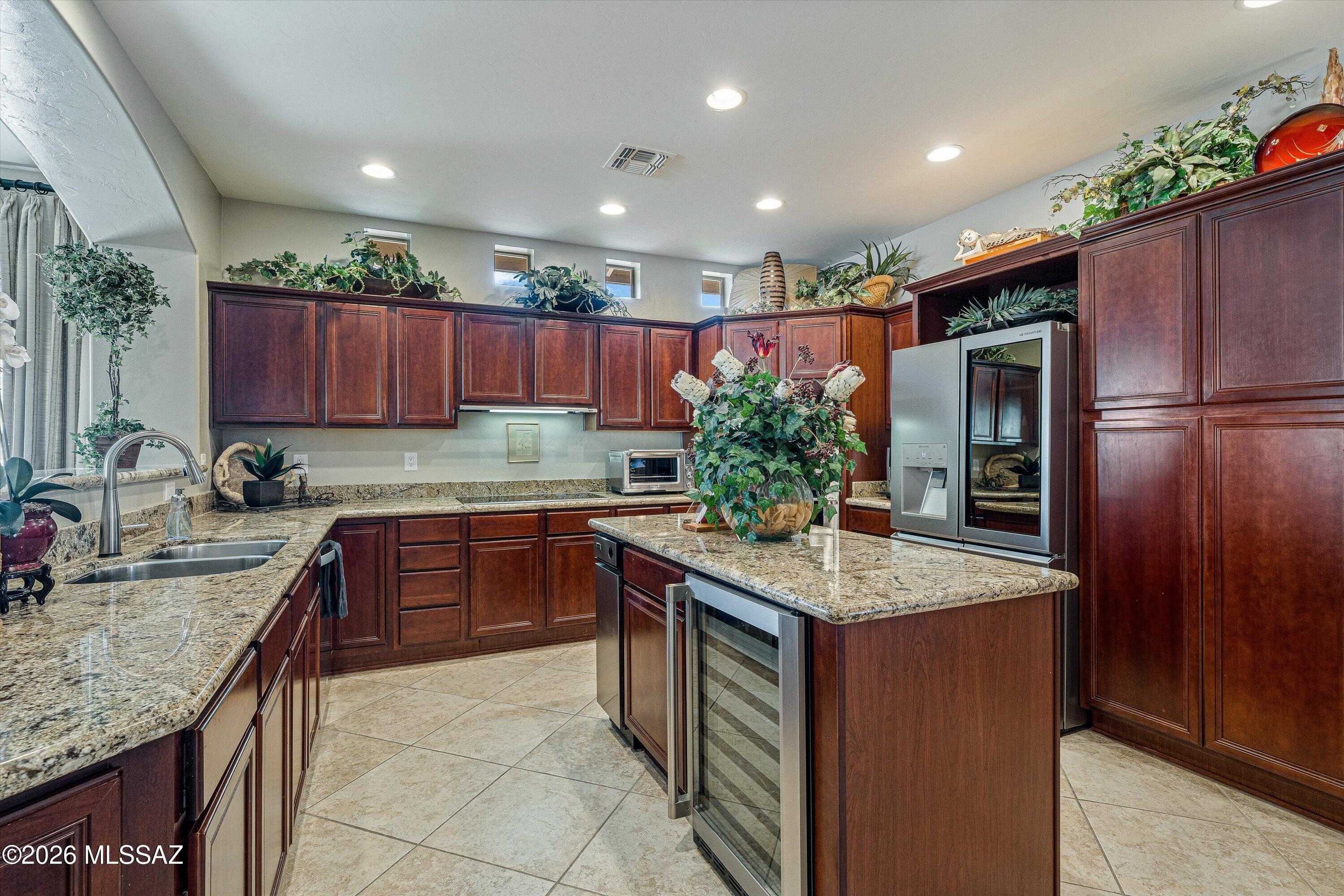 62486 East Northwood Road Tucson, AZ 85739 - Photo 17 of 50 Beverage Refrig