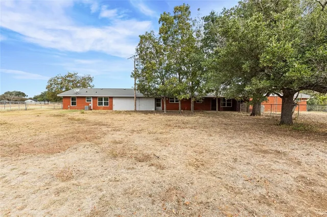 $440,000 | 281 Lakeside Drive, China Spring, TX 76633
