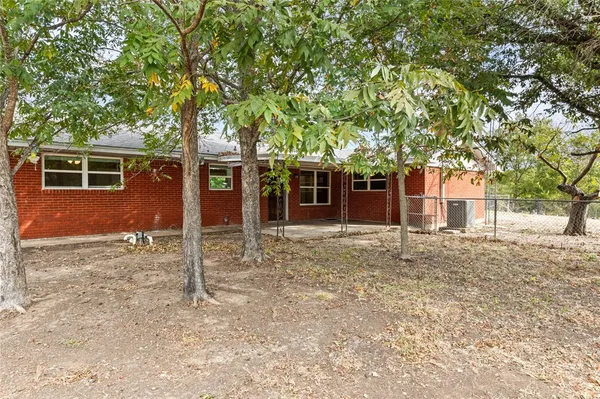 $440,000 | 281 Lakeside Drive, China Spring, TX 76633