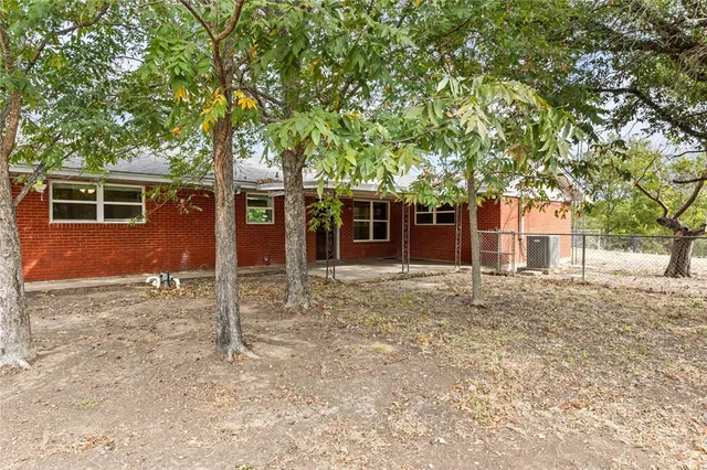 $440,000 | 281 Lakeside Drive, China Spring, TX 76633