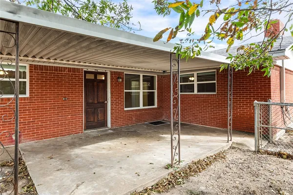 $440,000 | 281 Lakeside Drive, China Spring, TX 76633