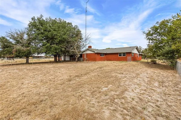 $440,000 | 281 Lakeside Drive, China Spring, TX 76633