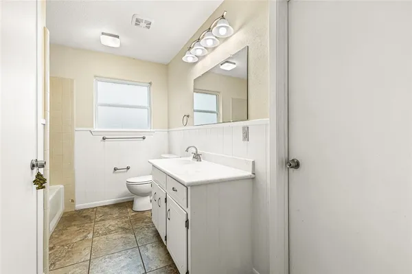 $440,000 | 281 Lakeside Drive, China Spring, TX 76633