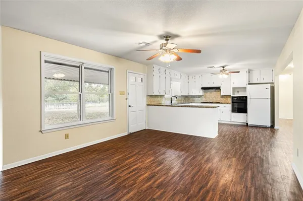 $440,000 | 281 Lakeside Drive, China Spring, TX 76633