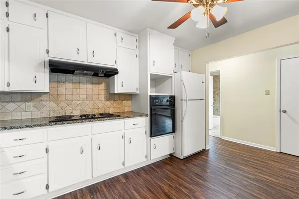 $440,000 | 281 Lakeside Drive, China Spring, TX 76633