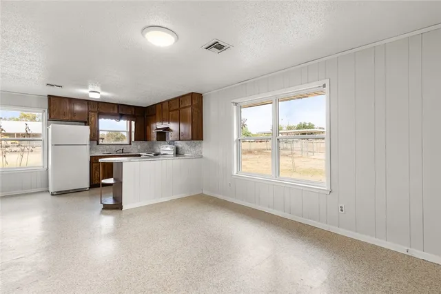 $440,000 | 281 Lakeside Drive, China Spring, TX 76633