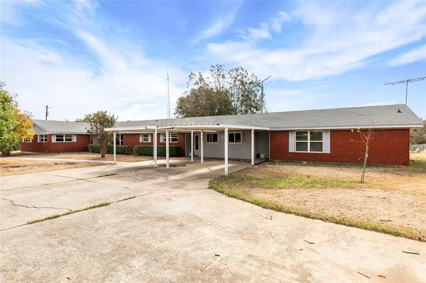 $440,000 | 281 Lakeside Drive, China Spring, TX 76633