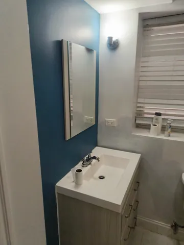 $3,300 | 5610 North Glenwood Avenue, Chicago, IL 60660