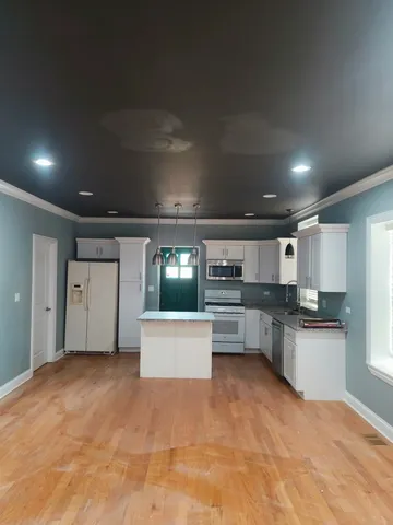 $3,300 | 5610 North Glenwood Avenue, Chicago, IL 60660