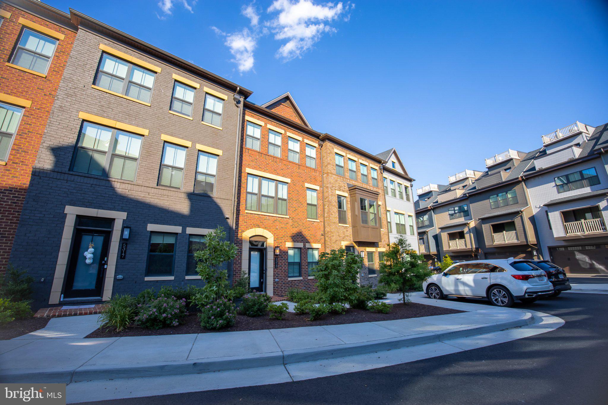 5313 8th Road South Arlington, VA 22204 - Photo 4 of 50 Charming townhomes in a sunny setting.