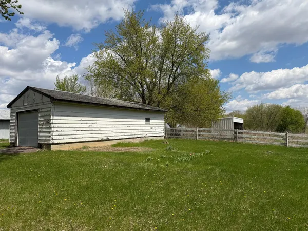 $275,000 | 37026 710th Avenue, St. James, MN 56081