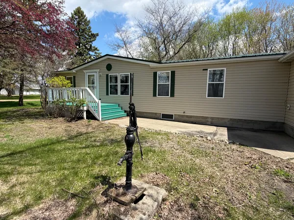 $275,000 | 37026 710th Avenue, St. James, MN 56081