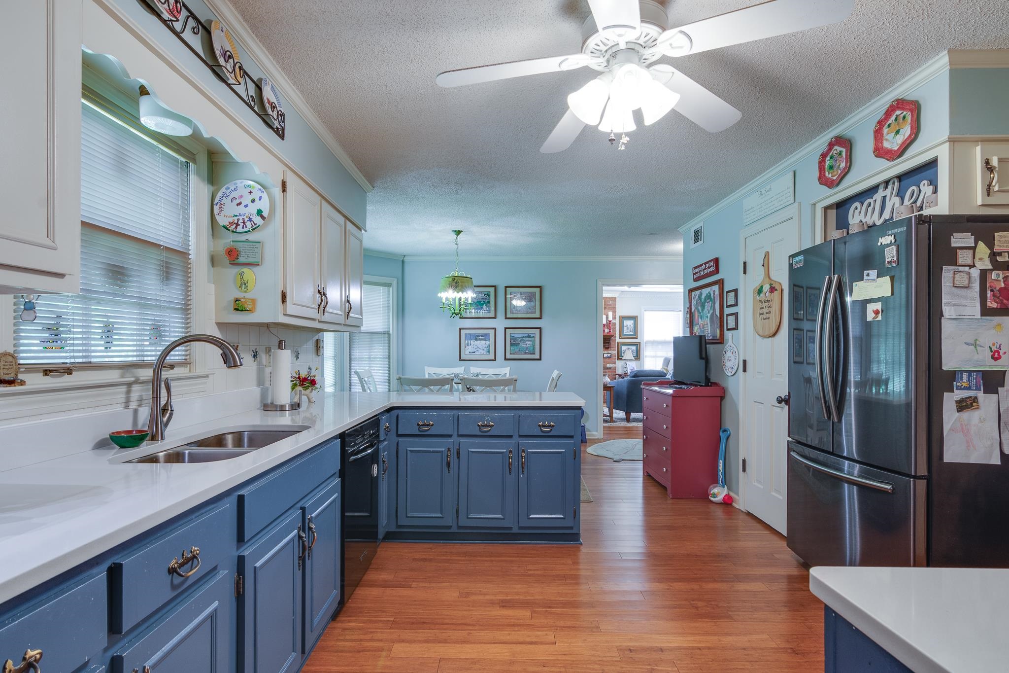 139 South Walnut Bend Road Memphis, TN 38018 - Photo 14 of 35 Kitchen is open to the breakfast room with views of the backyard.