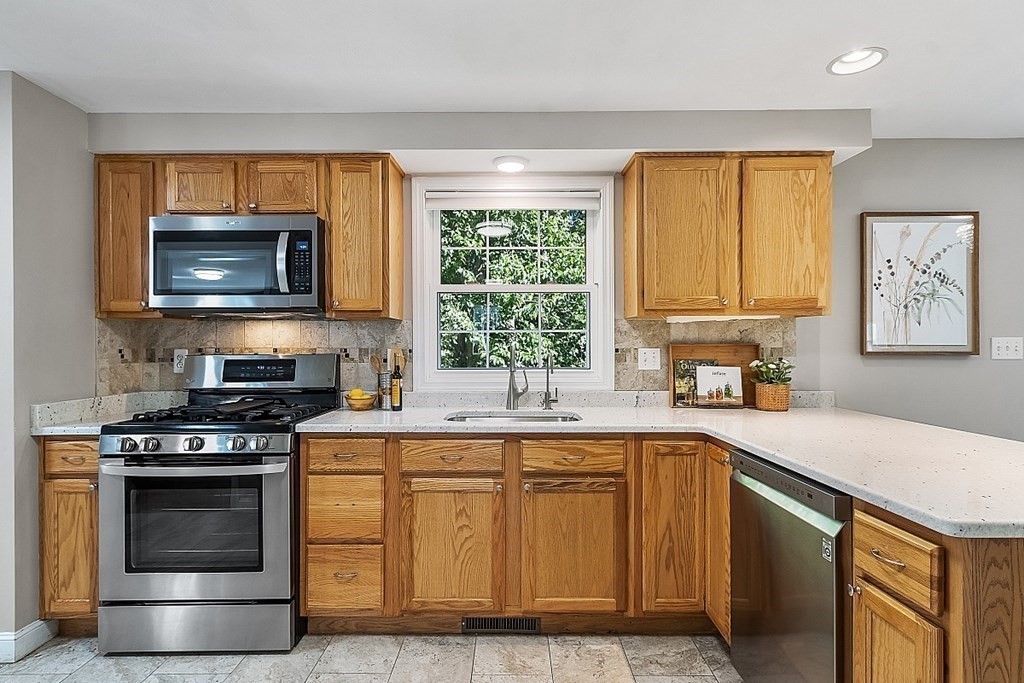 22 Nile Street, Unit 22 Billerica, MA 01821 - Photo 11 of 40