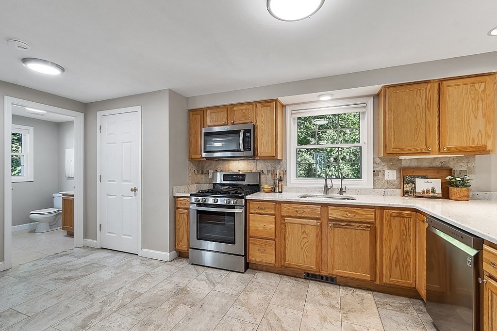 22 Nile Street, Unit 22 Billerica, MA 01821 - Photo 12 of 40