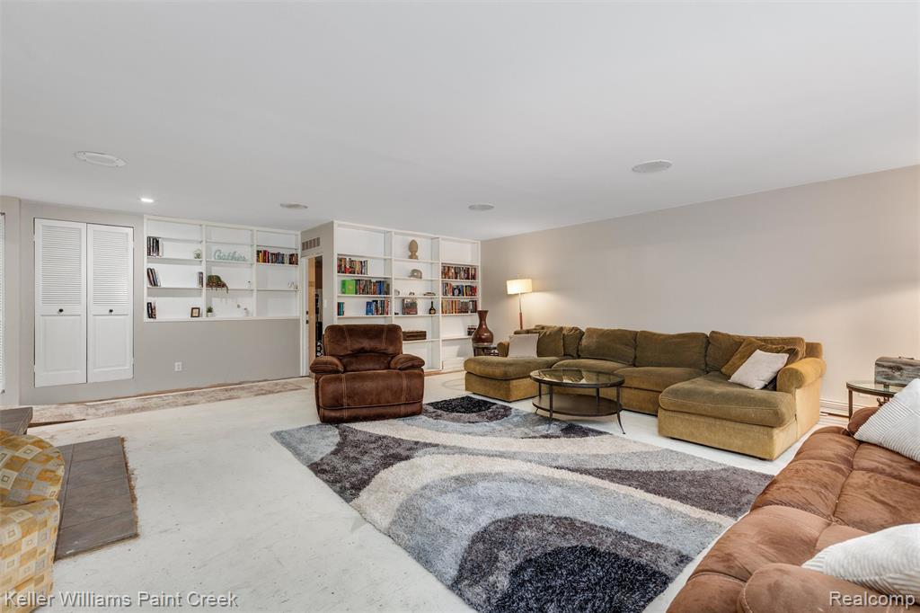 3780 Bass Lake Road Commerce Township, MI 48382 - Photo 21 of 45