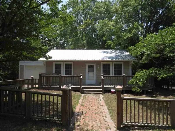 $1,350 | 305 Summit Street, Aberdeen, NC 28315